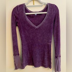 Long sleeve purple v neck